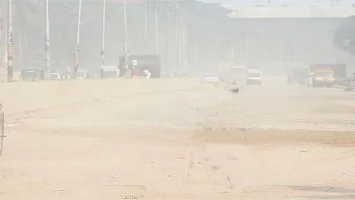 বায়ুদূষণে ঢাকা আজও শীর্ষে