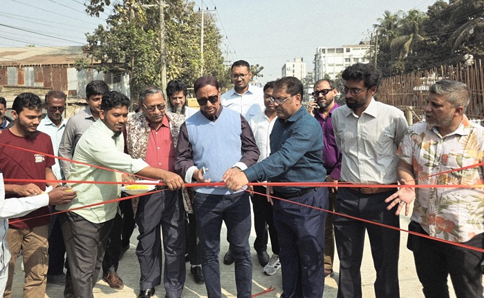 ৩ কোটি ৩৪ লাখ টাকা ব্যয়ে পশ্চিম বাকলিয়ায় সড়ক নির্মাণ কাজের উদ্বোধন করলেন মেয়র