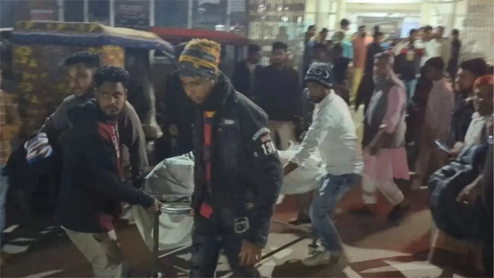 মোটরসাইকেল দুর্ঘটনায় টঙ্গীবাড়িতে ৩ বন্ধু নিহত