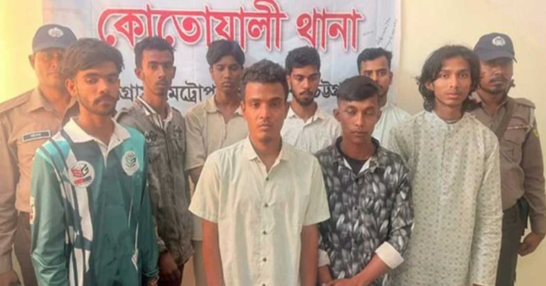 কোতোয়ালীতে ভোরে ঝটিকা মিছিল: ‘ছাত্রলীগ-যুবলীগের’ গ্রেপ্তার ৮