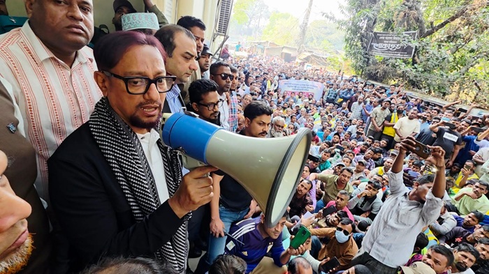 চসিকের অস্থায়ী কর্মচারীদের চাকরি পর্যায়ক্রমে স্থায়ী করার ঘোষণা মেয়র ডা. শাহাদাত হোসেনের