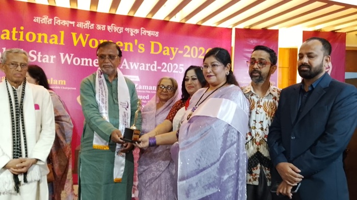 এডভোকেট আয়েশা আক্তার সানজি পেলেন গ্লোবাল স্টার উইমেন্স অ্যাওয়ার্ড ২০২৫