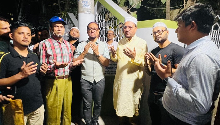 চসিকের অর্থায়নে ফালাহগাজী মসজিদ ও কবরস্থানের উন্নয়ন প্রকল্পের উদ্বোধন করলেন মেয়র ডা. শাহাদাত