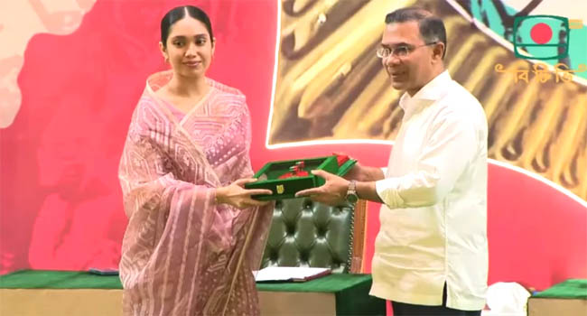 ১৫ ব্যক্তি ও ৫ প্রতিষ্ঠানকে স্বাধীনতা পুরস্কার তুলে দিলেন প্রধানমন্ত্রী